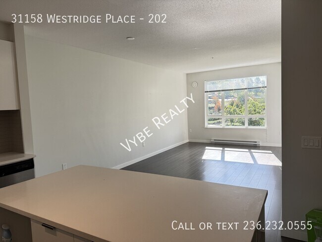 Photo du bâtiment - ?? Bright Courtyard Condo @ Elmstone– 2 Parking Spots