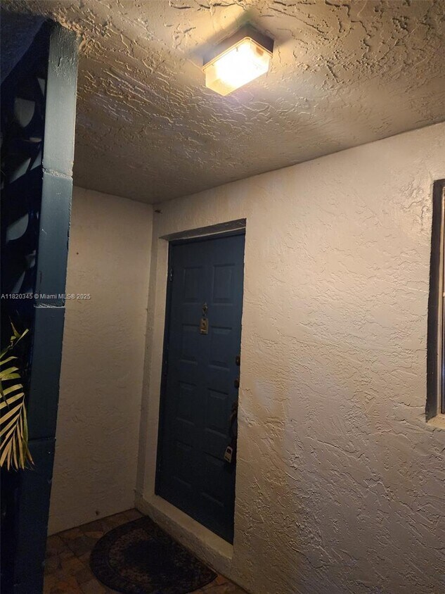 Foto principal - 5150 Lakefront Blvd