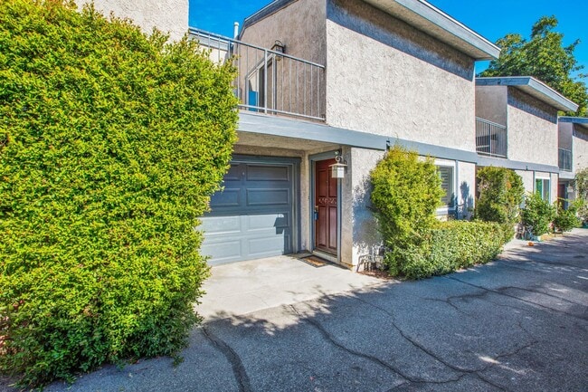 Building Photo - 808 Magnolia Ave