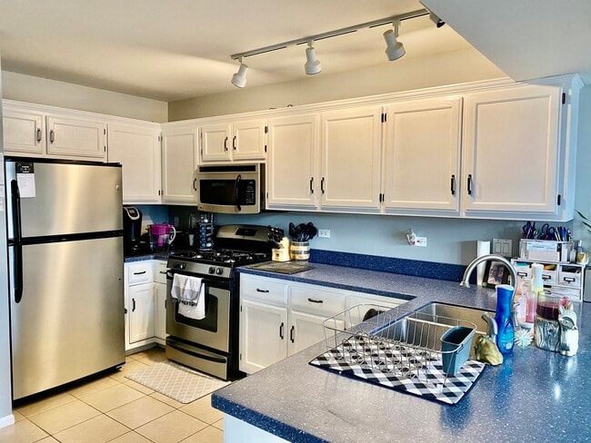 Building Photo - 102 Ravinia Dr