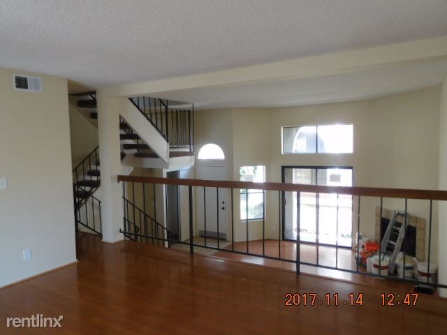 Building Photo - 877 W Raymond St