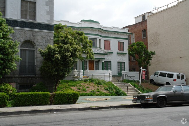 Building Photo - Watson's Manor