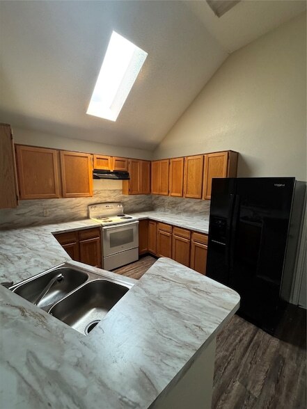 Building Photo - 6513 White Oak Dr