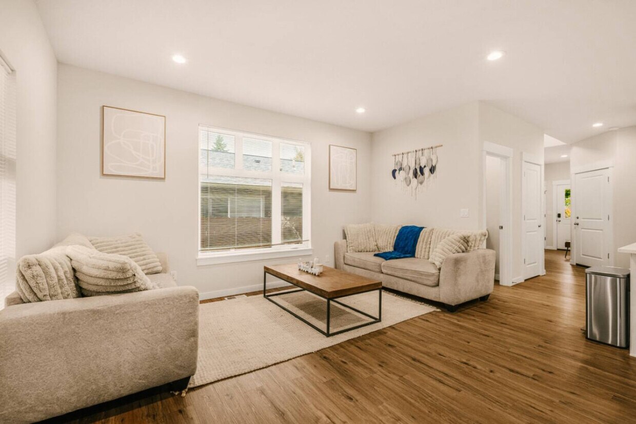 Foto principal - 3213 Grand Blvd