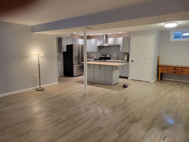 Cocina y sala de estar - 321 E Jefferson St
