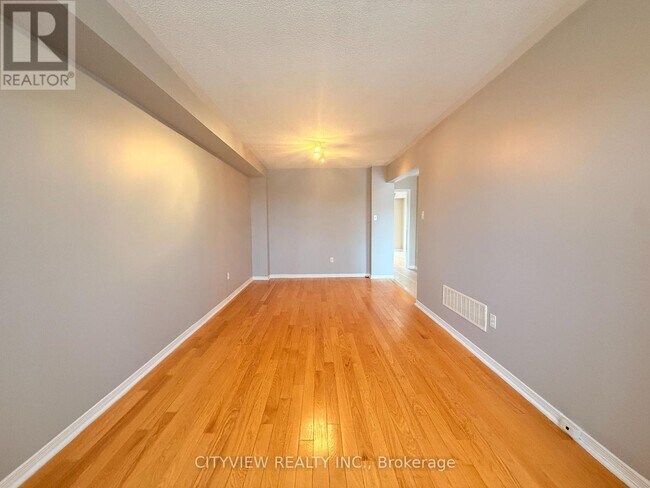 Building Photo - 5727 Retreat St