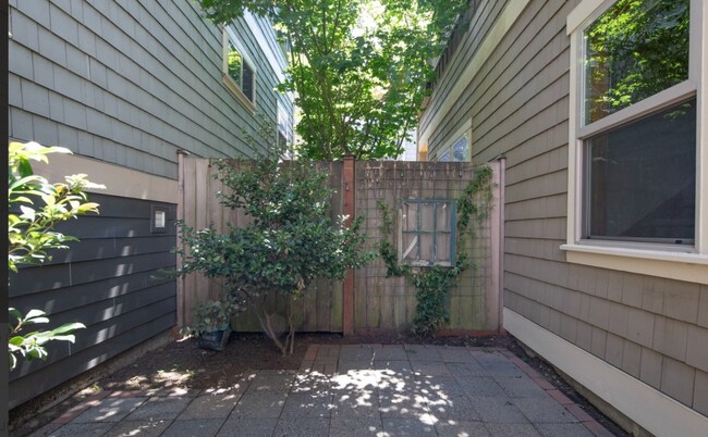 Building Photo - 1731-1713 13th Ave S