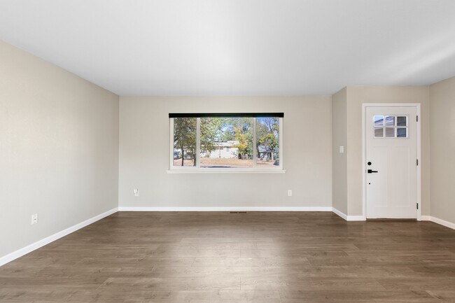 Building Photo - 3119 Greenwood Cir