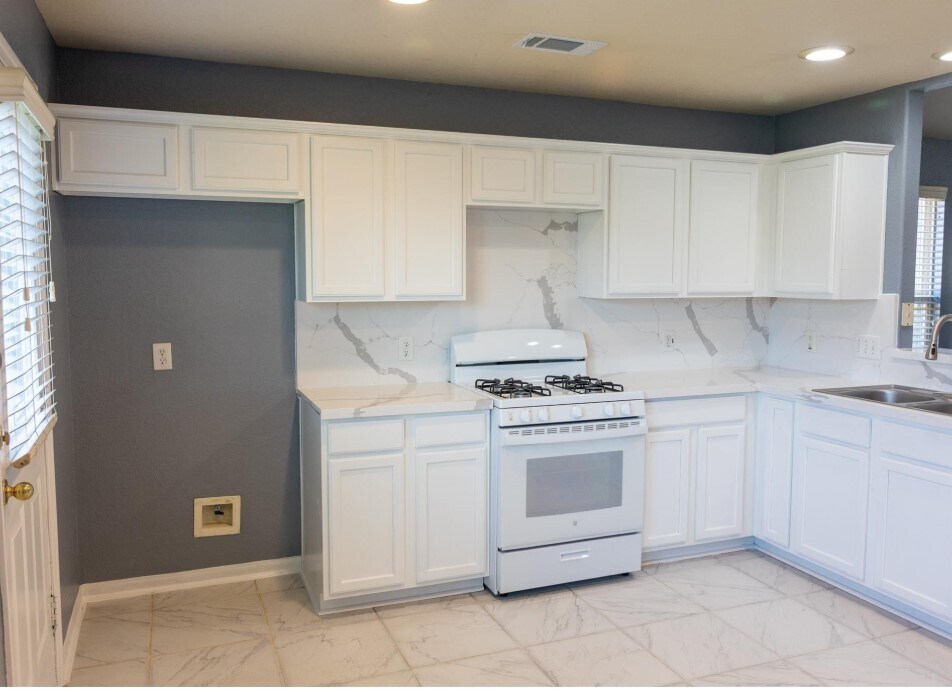 Building Photo - 5714 Turner Oaks