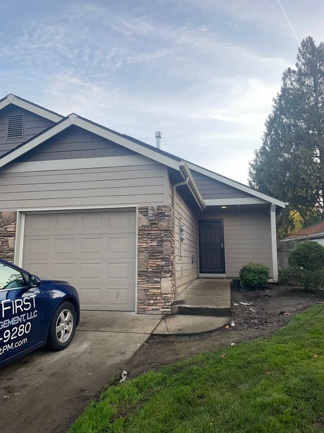 Building Photo - 3576-3578 Fisher Ct NE