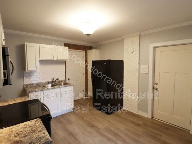 Building Photo - 1006 Runnion Ave