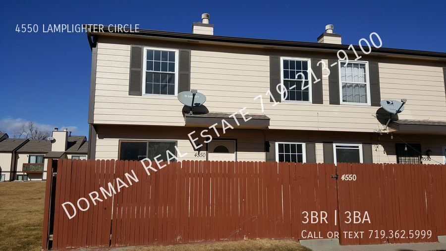 Foto principal - Updated Townhome close to Ft Carson