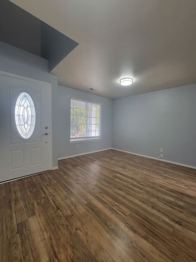 Building Photo - Newly Listed Home Close to Joint Base Lewi...
