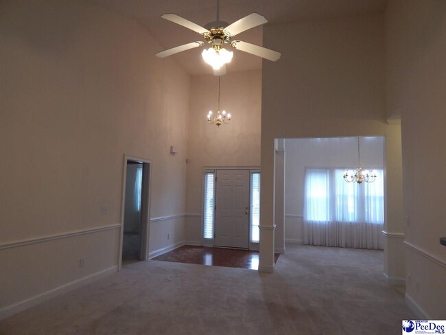 Foto del edificio - 2109 Elderberry Dr