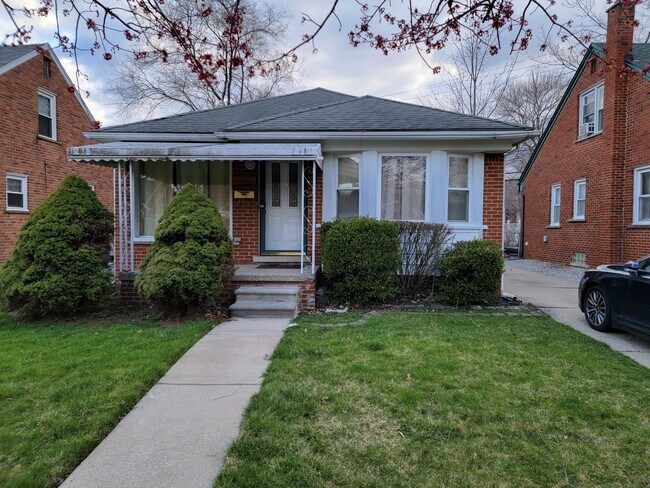 Frente - 11457 Leverne