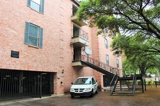 Building Photo - 2401 Leon St