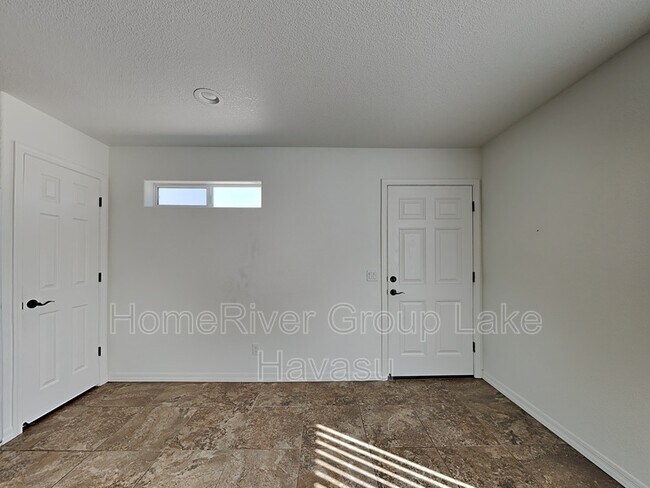 Building Photo - 2109 Injo Dr