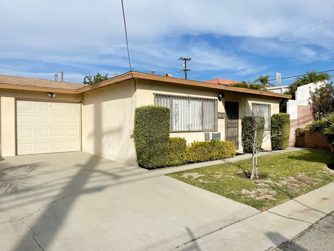 Primary Photo - 1537 Potrero Grande Dr