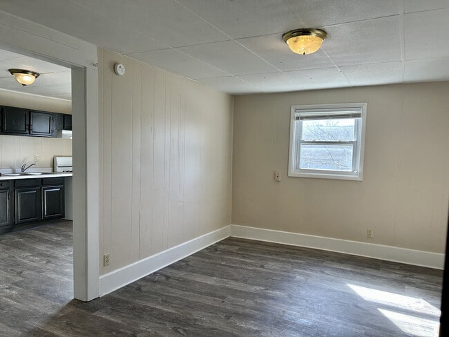 Building Photo - 321 W Hillside Dr