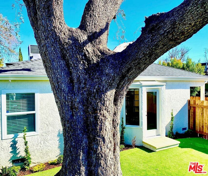 Foto principal - 5222 Whitsett Ave
