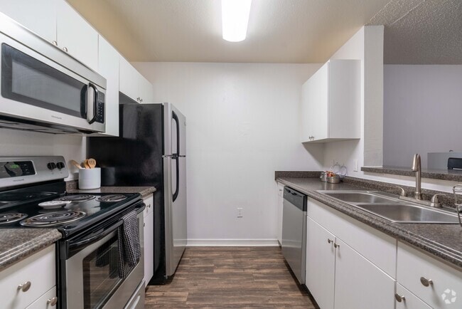 4BR, 4BA - 1,440SF - Lexington Crossing Apartments