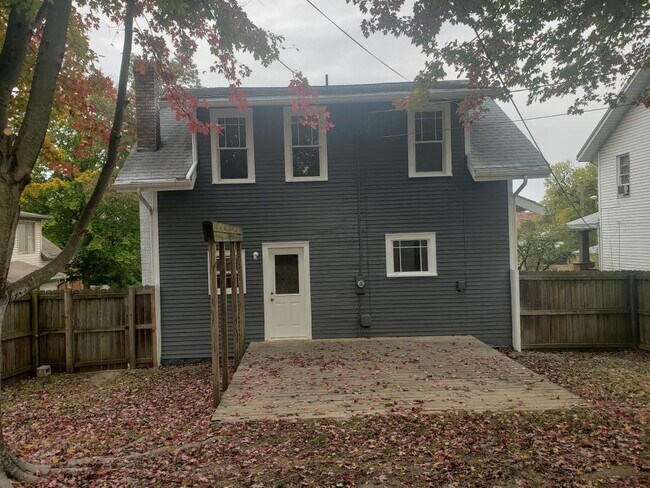 Building Photo - 113 E Burgess St