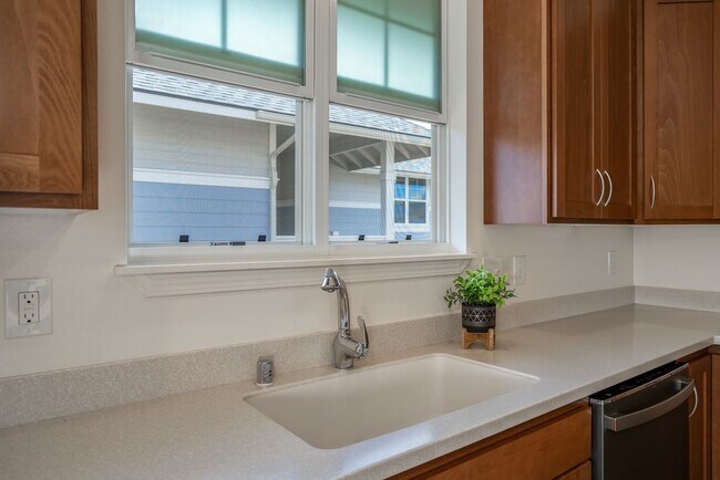 Foto del edificio - Beautiful Designed, Newer House, Unfurnish...