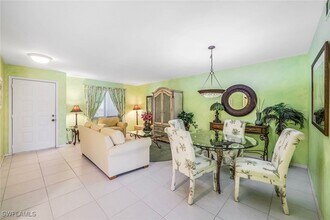 Building Photo - 460 Fox Haven Dr