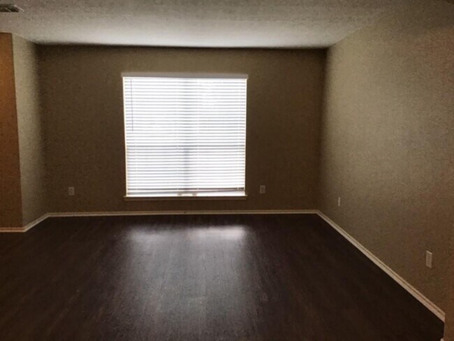 Building Photo - 10406 Iris Lake Ct