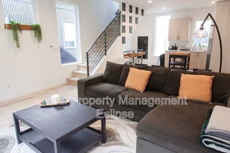 Foto principal - 8819 Midvale Ave N