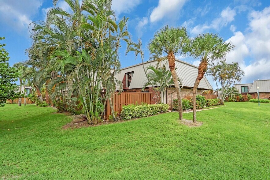 Foto principal - 1420 Ocean Way