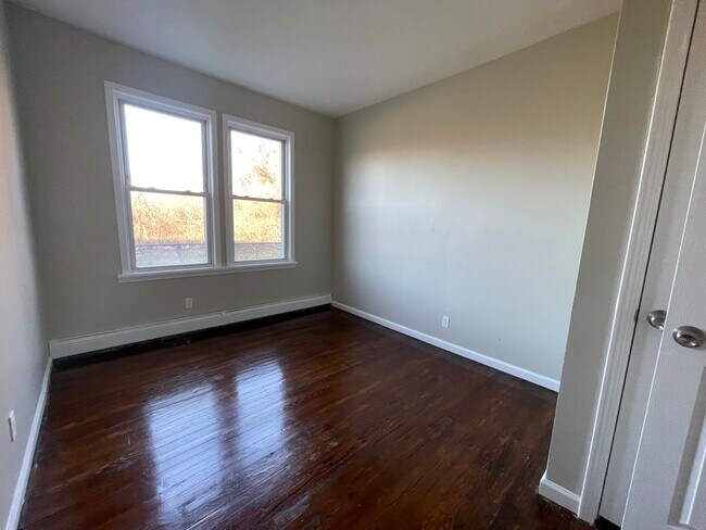 236 Leslie St Unit 1L - 240 Leslie St