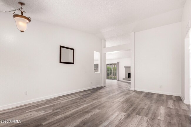 Building Photo - 518 W Rosemonte Dr