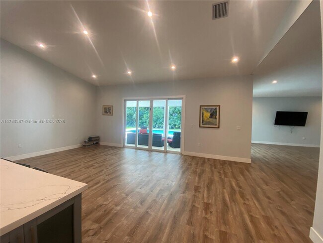 Foto del edificio - 4405 SW 64th Ct