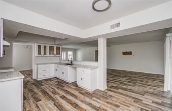 Building Photo - 5507 Braesvalley Dr