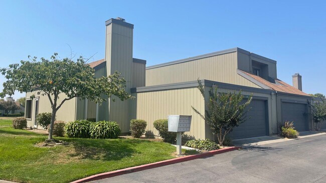 Foto del edificio - 3424 Solomon Ln