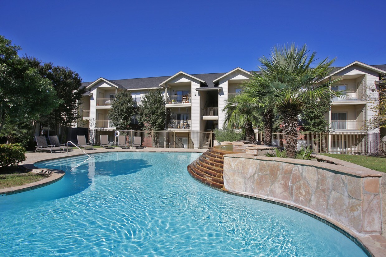The Lynx Apartments 6000 Randolph Blvd San Antonio, TX