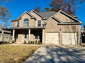 Building Photo - 7 Hollow Way Point