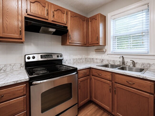 Foto del edificio - 2540 Larkwood Ln