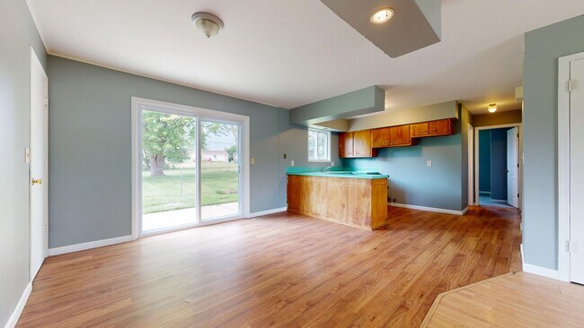 Foto del edificio - Ranch with garage now Available
