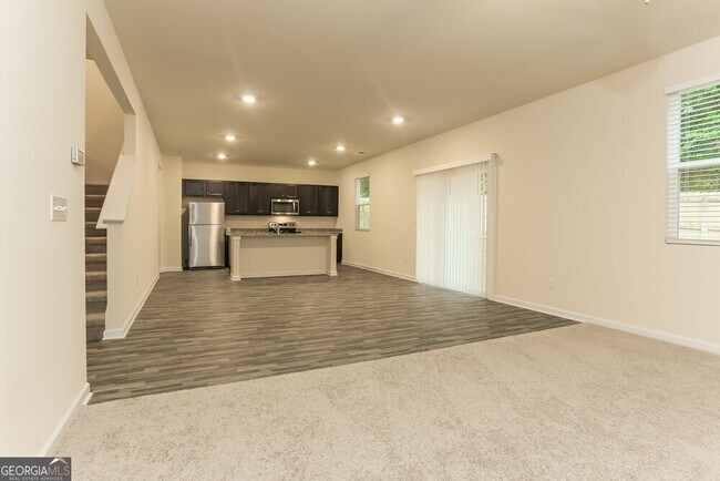 Foto del edificio - 215 Hamilton Pointe Dr