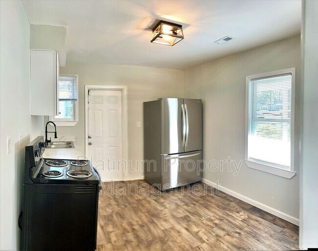 Building Photo - 1361 Byrere Terrace SW