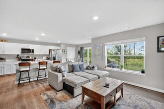 Building Photo - 2541 SE Hawkins Dr