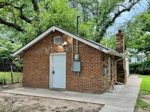 Building Photo - 733 S Oliver Ave