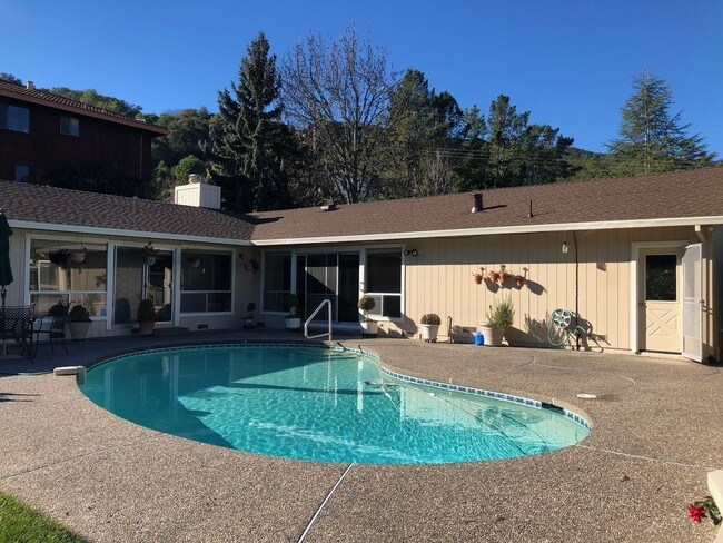 Foto del edificio - 15 Thunderbird Dr