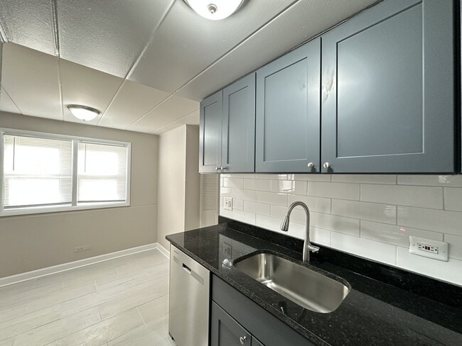 Building Photo - 9620 Ivanhoe Ave