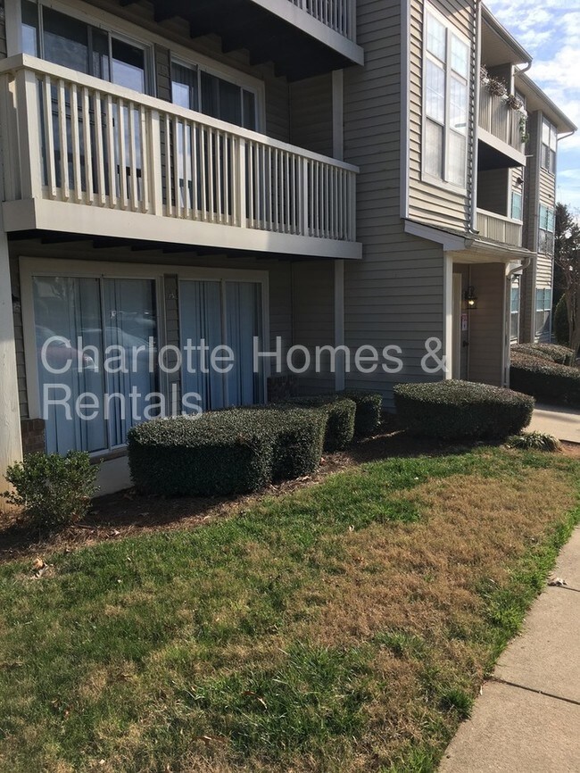 Foto del edificio - 1649 Arlyn Cir