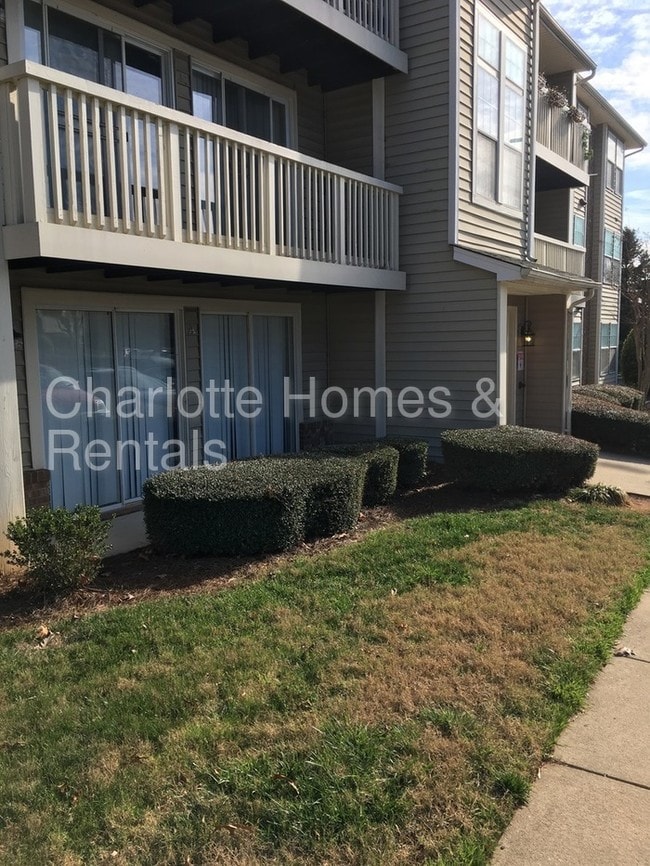 Building Photo - 1649 Arlyn Cir