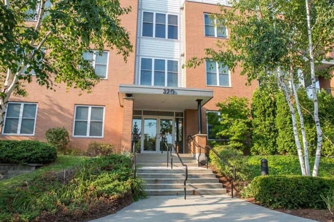 Spacious 2-Bedroom Condo in Eastwood Commons – South Burlington - Spacious 2-Bedroom Condo in Eastwood Commons – South Burlington