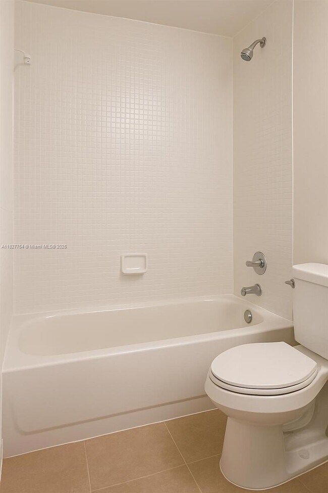 Foto del edificio - 8311 Sands Point Blvd